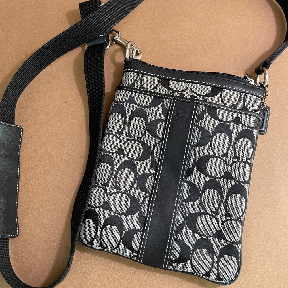 Coach Signature Swing Pack